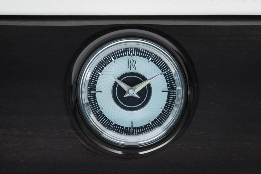  Rolls-Royce Phantom Limelight Collection 2015 года  (фото 16 из 17)